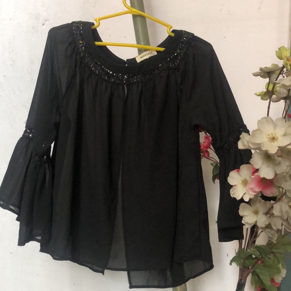 Monteau Los Angeles- Black top cum shrug - Picture 3 of 5